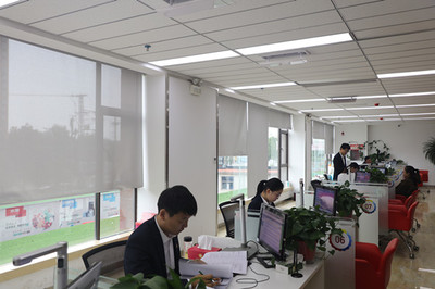 真情服务暖人心，锦旗传递银企情 网络技术咨询架起信赖之桥